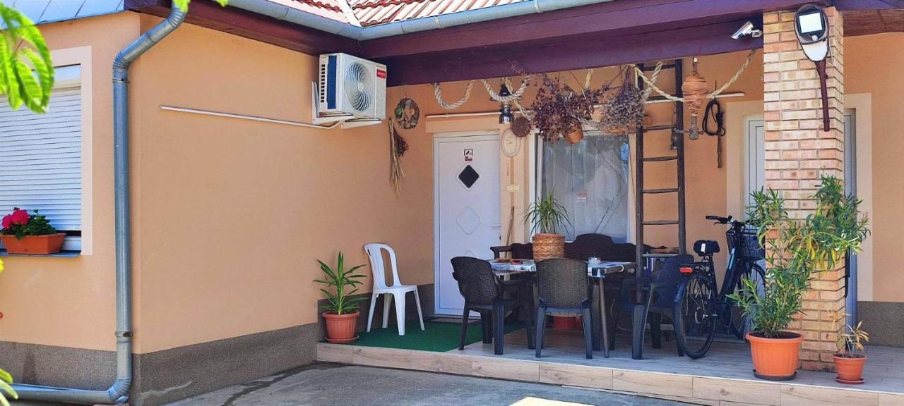 Bundik Vendégház Berettyóújfalu Exterior foto