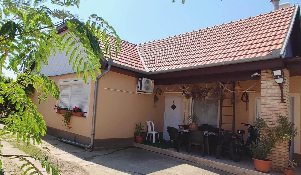 Bundik Vendégház Berettyóújfalu Exterior foto